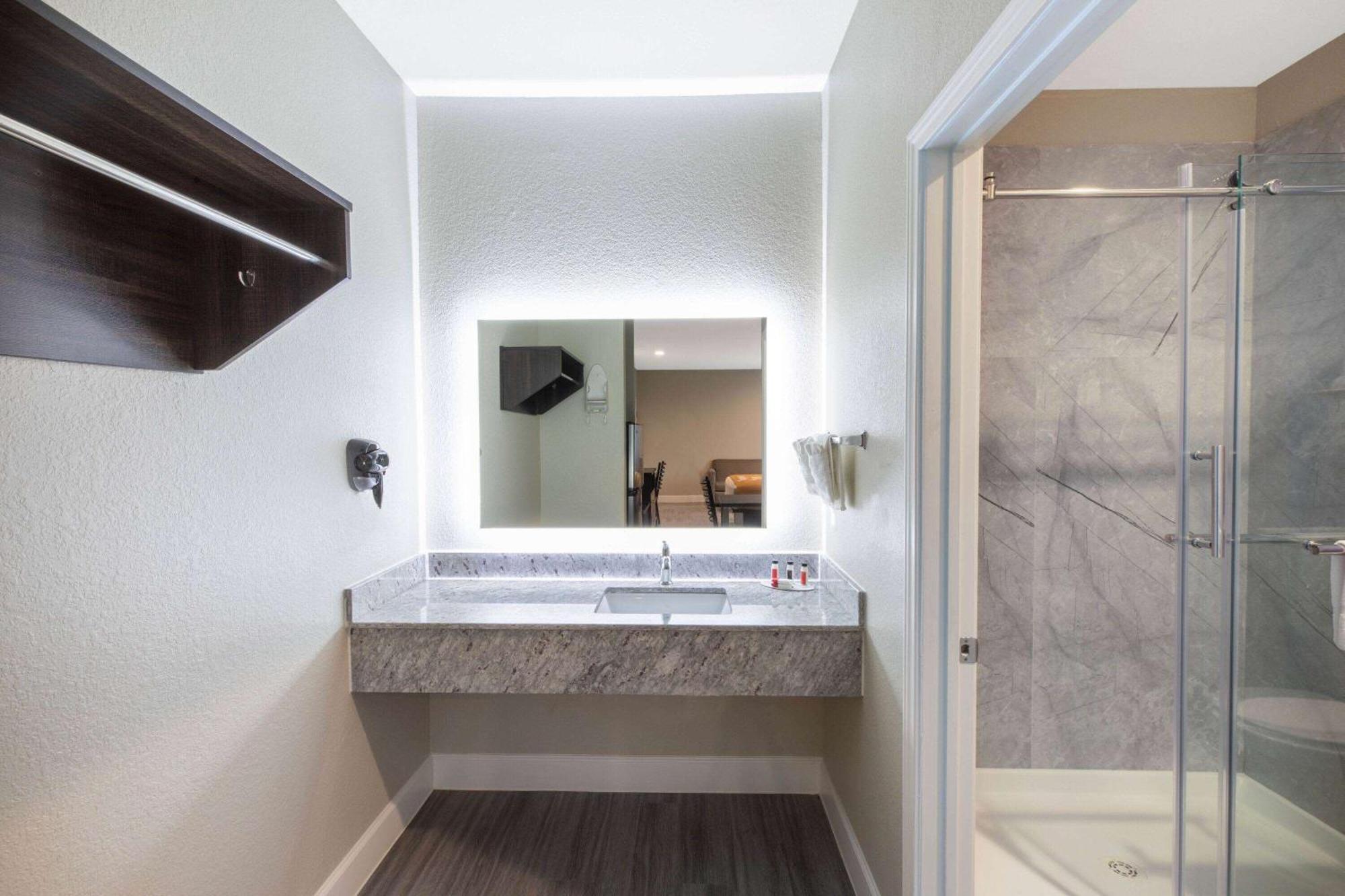 Days Inn & Suites By Wyndham La Porte Buitenkant foto
