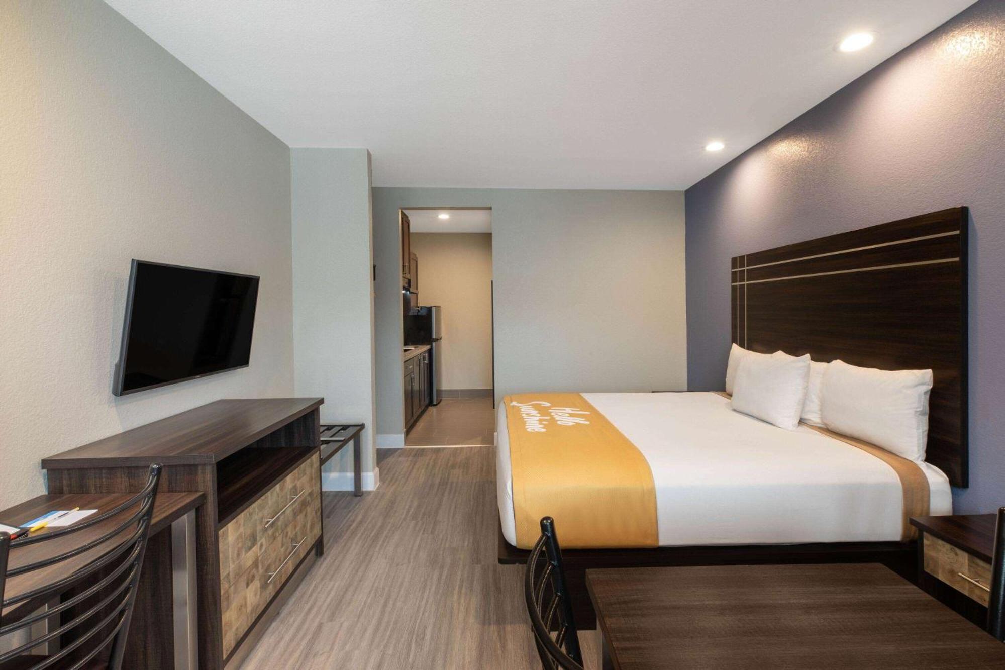 Days Inn & Suites By Wyndham La Porte Buitenkant foto