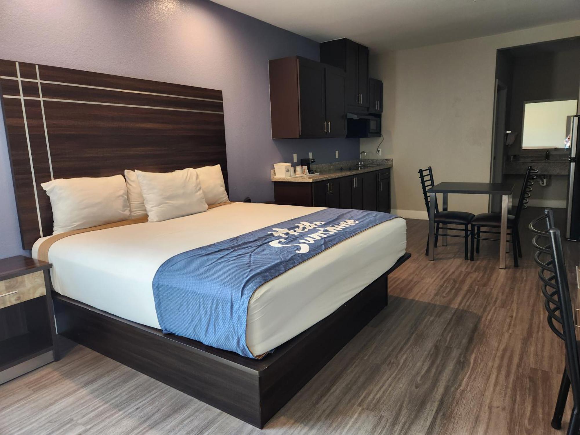 Days Inn & Suites By Wyndham La Porte Buitenkant foto