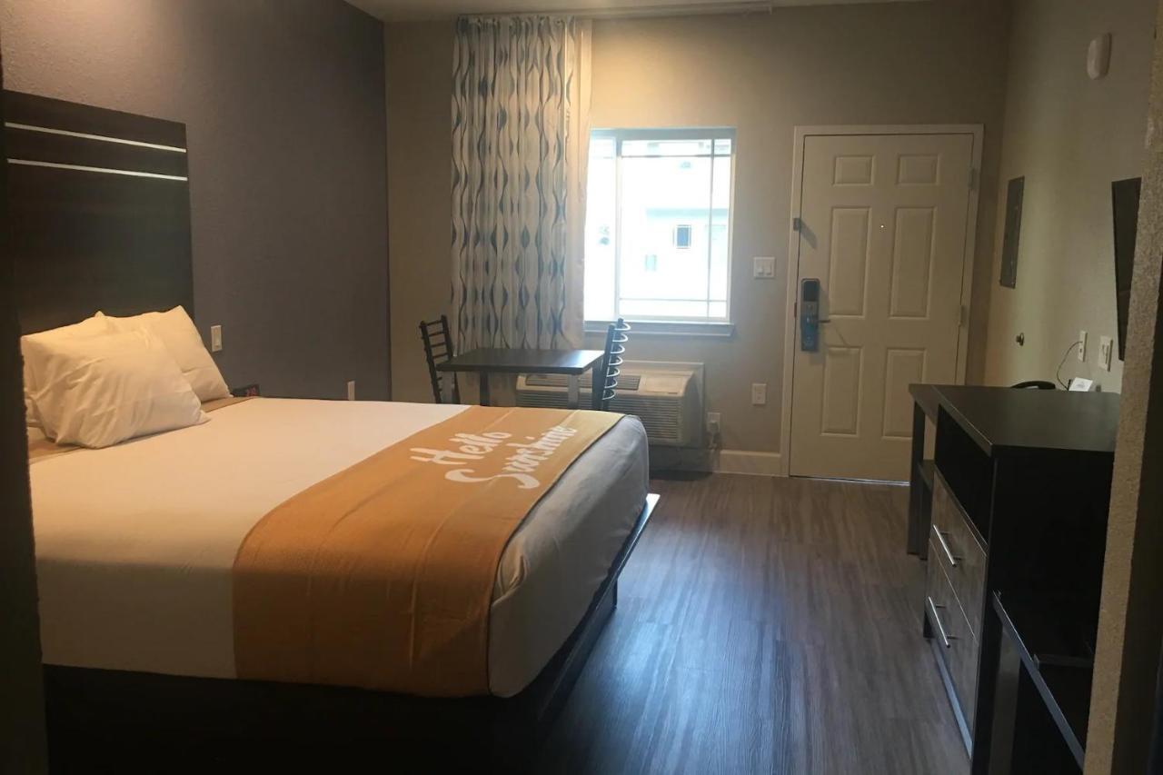 Days Inn & Suites By Wyndham La Porte Buitenkant foto